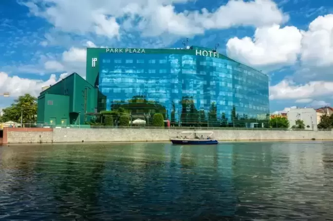 Gdzie w tej malowniczej części Dolnego Śląska znajdę obiekty na szkolenia i spotkania firmowe dla 300 os&oacute;b?