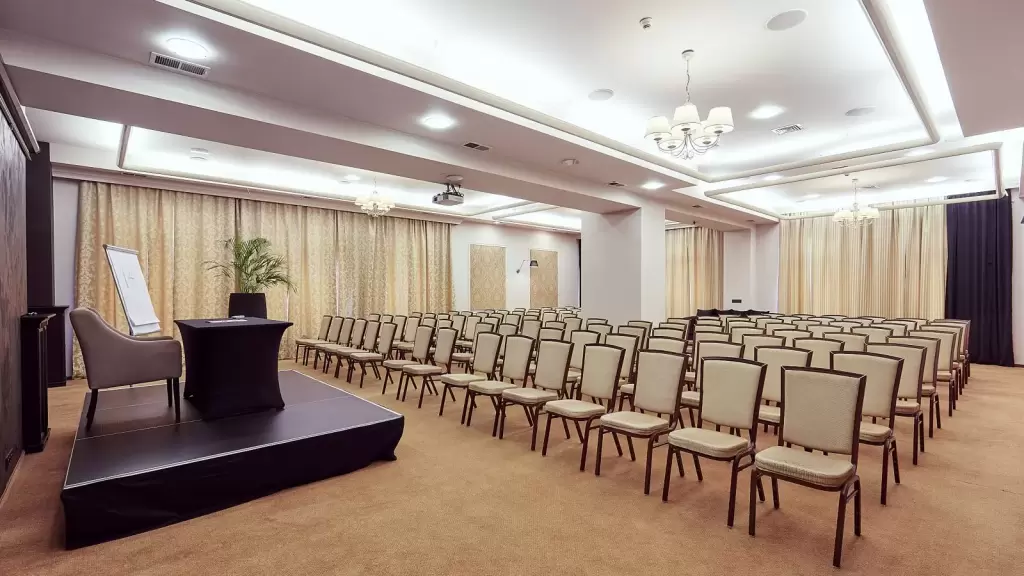 Kt&oacute;re hotele szkoleniowe w regionie małopolskim posiadają sale na szkolenie na 200 os&oacute;b?