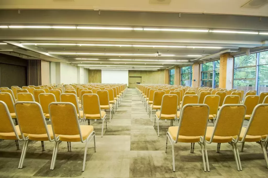 Kt&oacute;re hotele konferencyjne w regionie zachodniopomorskim posiadają sale konferencyjne na 200 os&oacute;b?