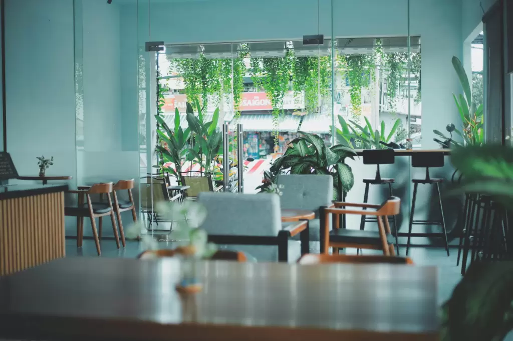 Estetyczne oraz dźwiękoszczelne kabiny akustyczne - dobrze je mieć w dużym biurze 