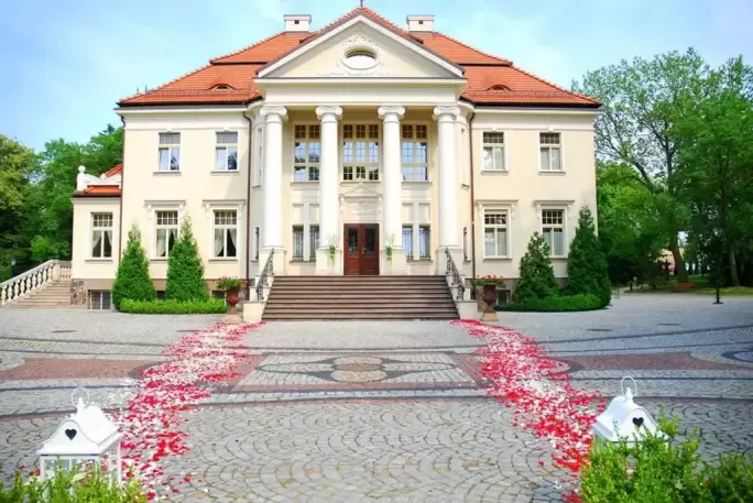 Pałac Tłokinia****